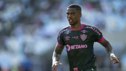 Douglas Costa não foi bem pelo Fluminense - Foto: Jorge Rodrigues/AGIF