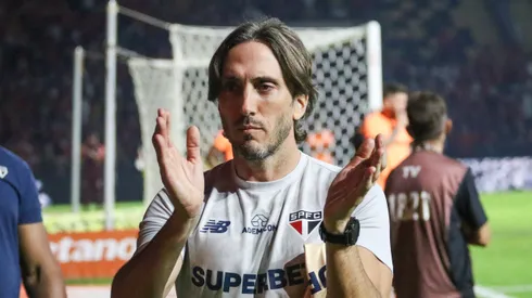 Treinador são-paulino durante partida da equipe