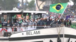 Barco contou com 100 pessoas. Steph Chambers/Getty Images.
