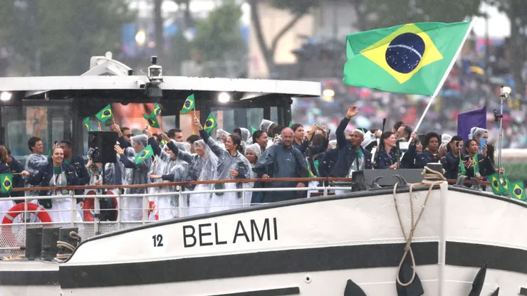 Barco contou com 100 pessoas. Steph Chambers/Getty Images.