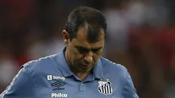 Fábio Carille, treinador do Santos e que vive relação desgastada no Clube