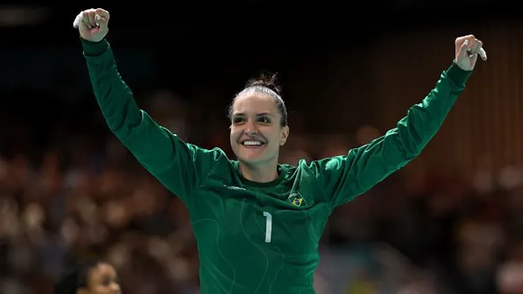 Gabi Moreschi, goleira da Seleção feminina de handebol, roubou a cena na vitória sobre a Espanha