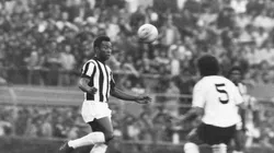 Foto: Lemyr Marvins/Getty Images - Pelé fez do Corinthians a sua maior vítima na carreira