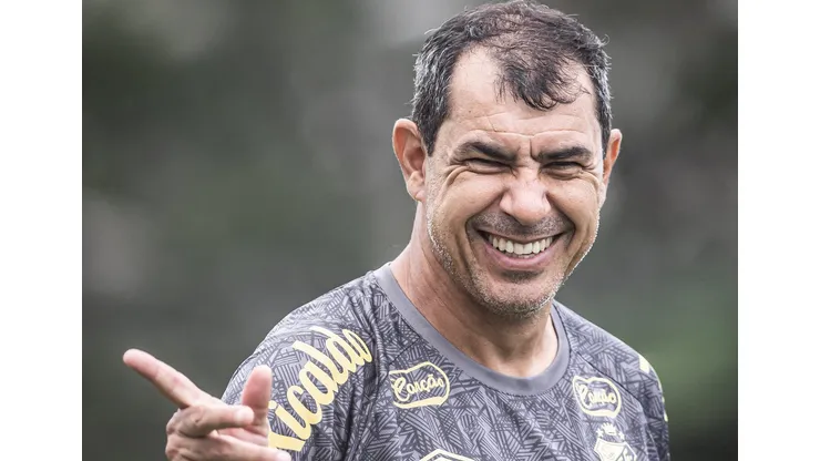 Carille em ação no CT Rei Pelé