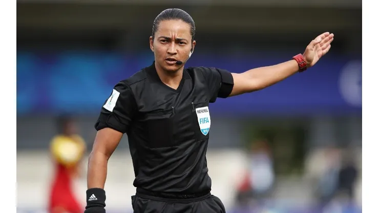 Árbitra Edna Alves. (Foto: Alex Grimm – Getty Images)