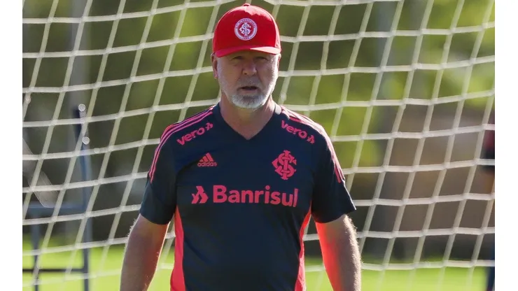 Foto: Fernando Alves/AGIF - Mano Menezes: técnico aguarda reforços no Inter