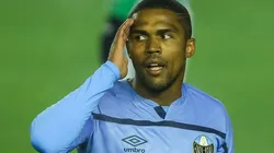 Douglas Costa abre o jogo e revela se jogaria no Inter