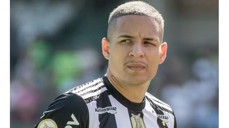 Arana manda a real sobre lesão e projeta retornou aos gramados