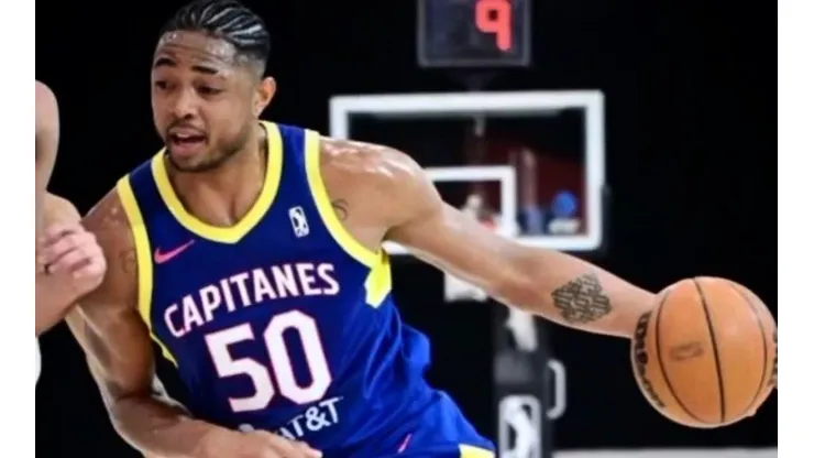 Brasileiro disputando partida pelo time mexicano, Capitanes, na G-League