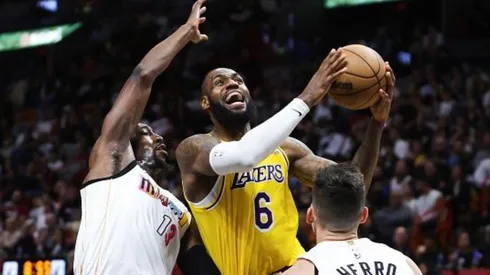 LeBron contra a defesa do Heat na última semana