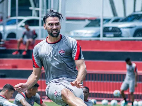 Vitória não para em Léo Gamalho e contrata lateral ex-Santos e Inter