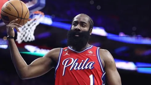 Harden considera voltar para o Rockets