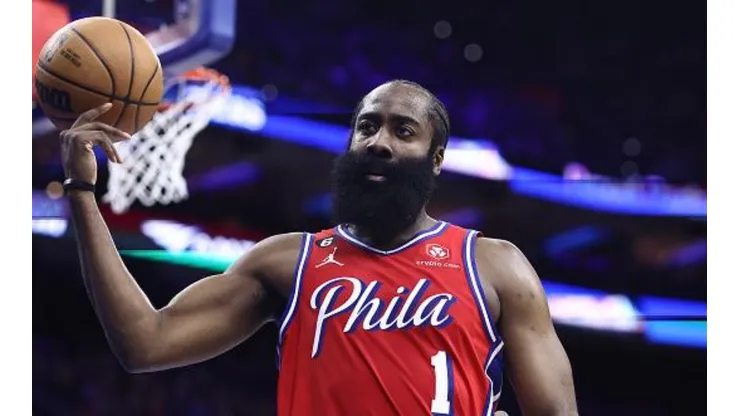 Harden considera voltar para o Rockets