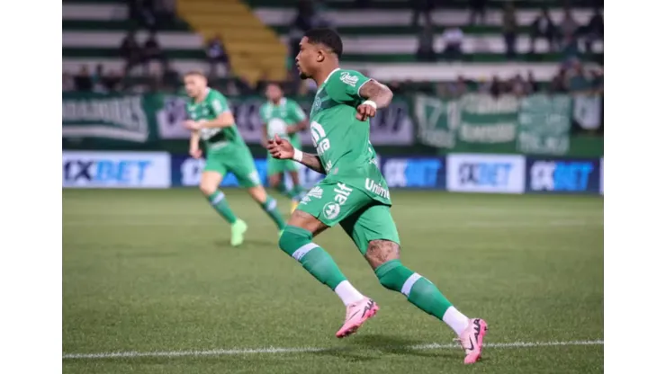 Coritiba e Chapecoense se encaram na 18ª rodada da Série B.