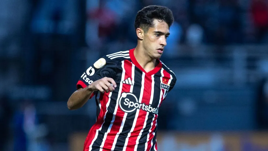 Rodriguinho atuando diante do Bragantino. Foto: Marcello Zambrana/AGIF