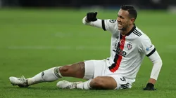 Foto: Alex Grimm/Getty Images - Souza trocou o Besiktas para o futebol chinês, mas volta ao Vasco é objetivo mais "palpável"