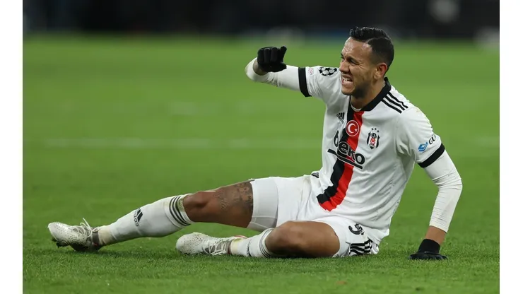 Foto: Alex Grimm/Getty Images - Souza trocou o Besiktas para o futebol chinês, mas volta ao Vasco é objetivo mais "palpável"