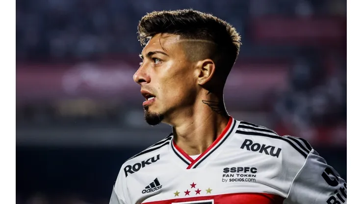 Rigoni com a camisa do São Paulo - Foto: Marcello Zambrana/AGIF