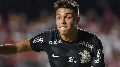 Roni joga no Corinthians - Foto: Marcello Zambrana/AGIF