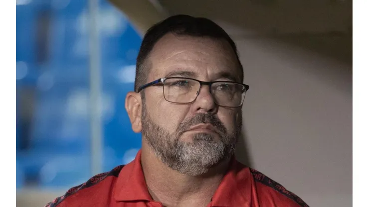 Foto: Lucas Emanuel/AGIF - Enderson reclama da arbitragem