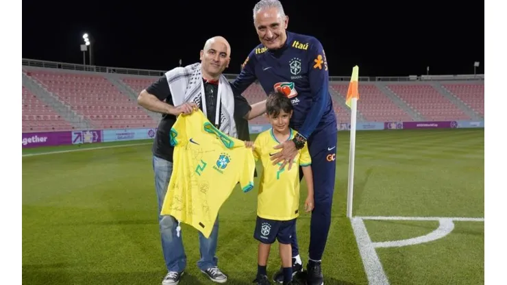 Foto: Leandro Lopes/CBF | Tite conhece torcedor que ajudou seu neto Lucca