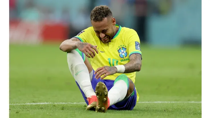 Foto: Lars Baron/Getty Images - Neymar se machucou durante a estreia do Brasil contra a Sérvia