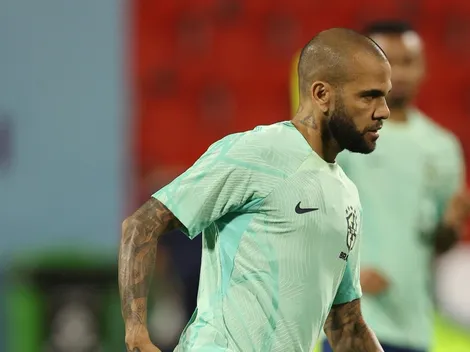 Postagem de Daniel Alves 'planta' dúvida sobre a escalação da Seleção Brasileira