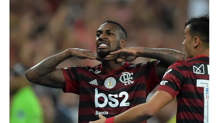Agif/Thiago Ribeiro - Gerson chega com uma barca para o Flamengo