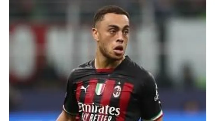 Marco Luzzani/Getty Images - Sergiño Dest, atuando pelo Milan, porém pertence ao Barcelona