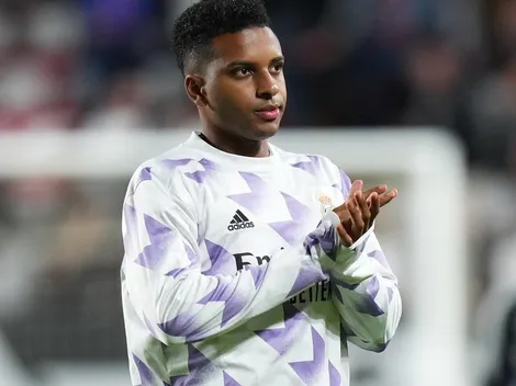 "Não se pode discutir..."; Rodrygo 'toma as dores' de Dani Alves e revela importância de defensor