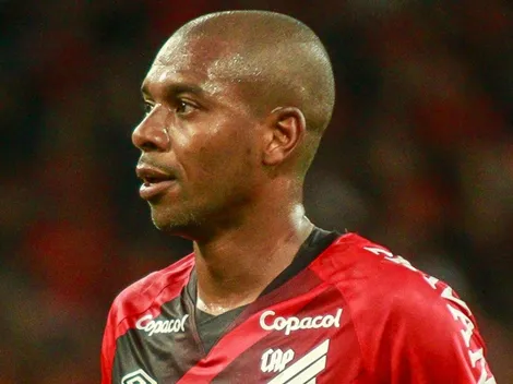 Fernandinho e +3 são detonados por torcida do Athletico