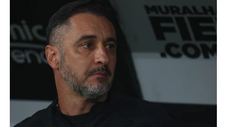 Foto: Marcello Zambrana/AGIF - Vítor Pereira discorda das críticas que meio-campista recebeu