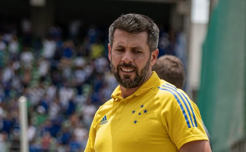 Pezzolano durante passagem pela Raposa. Foto: Alessandra Torres/AGIF