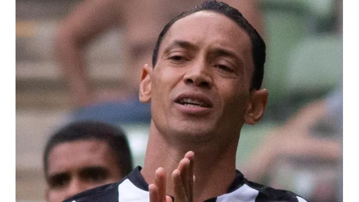 Santos negocia retorno de Ricardo Oliveira e vai oferecer salário nível A para ter técnico