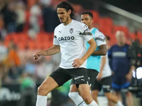 Cavani se lesiona em partida contra o Barcelona e preocupa técnico uruguaio