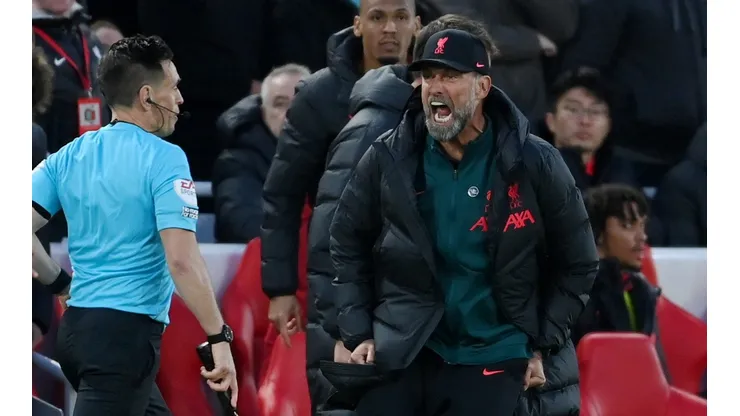 Foto: Laurence Griffiths/Getty Images - Klopp 'perdeu a linha' com assistente na Premier League