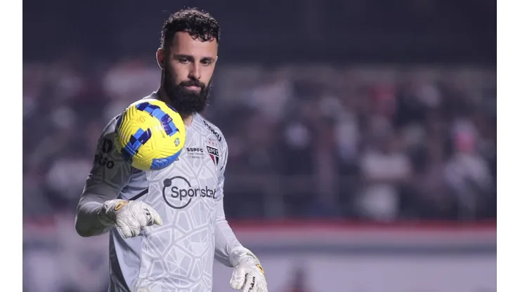 Ettore Chiereguini/AGIF/ "Chega para jogar", "ótimo goleiro"; Torcida se anima com possível substituto de Jandrei no São Paulo.