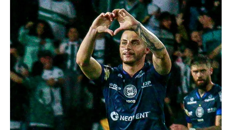 Foto: Gabriel Machado/AGIF - Bruno Gomes: volante abriu o jogo sobre futuro no Coritiba