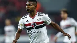 Nikão com a camisa do São Paulo (Foto: Pedro H. Tesch/AGIF)