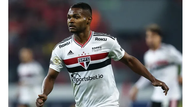 Nikão com a camisa do São Paulo (Foto: Pedro H. Tesch/AGIF)