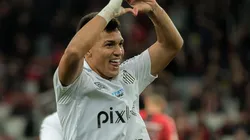 Agif/Robson Mafra - Marcos Leonardo bate marcas no Santos