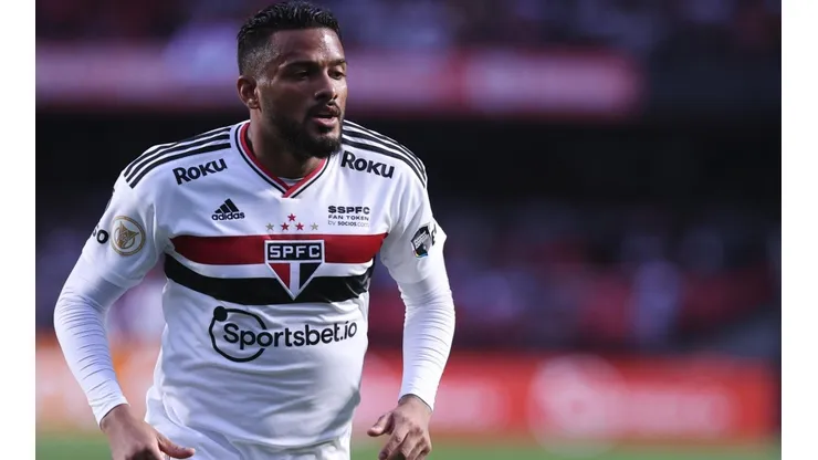 Foto: Ettore Chiereguini/AGIF - Reinaldo: lateral tem futuro indefinido no São Paulo