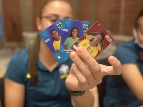 Jogadoras da Seleção Sub-17 são surpreendidas pela comissão técnica com cria álbum para Copa Feminina