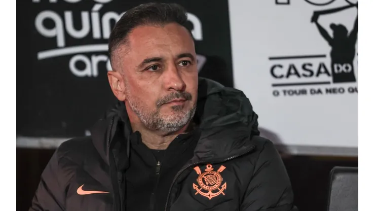 Marcello Zambrana/AGIF/ "Sei o que quero..."; Vítor Pereira manda a real sobre futuro no Corinthians.