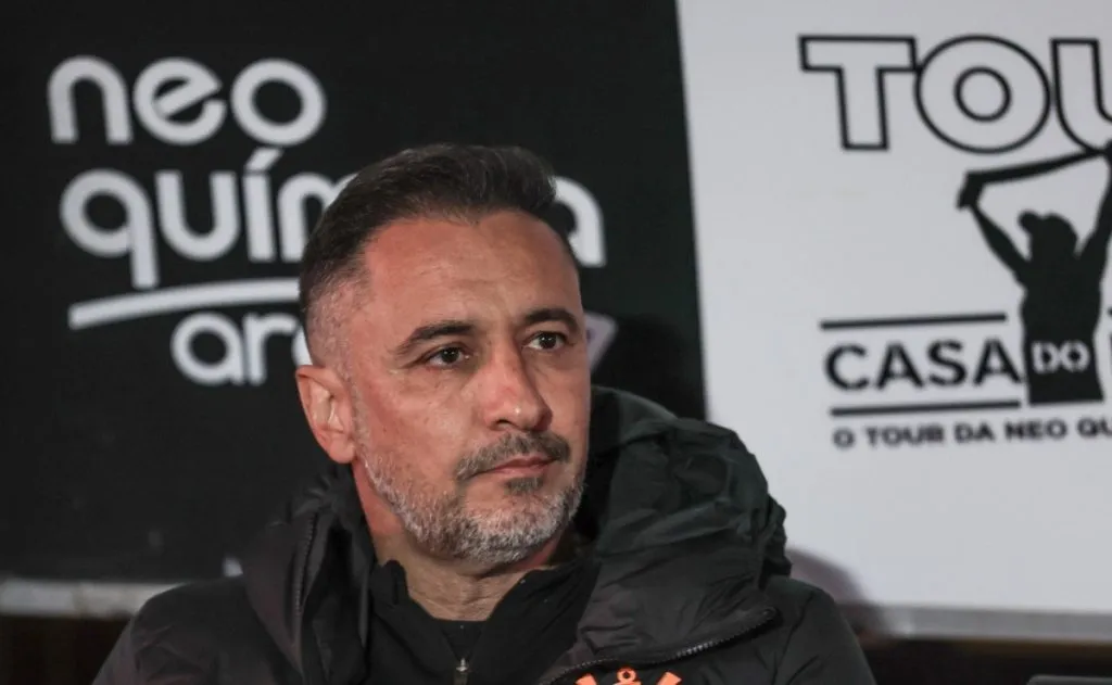 Vítor Pereira não deixou saudades no Coringão. Foto: Marcello Zambrana/AGIF