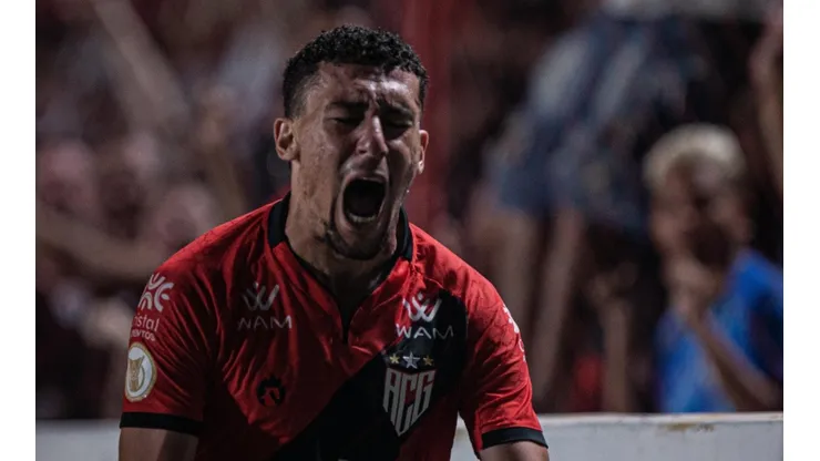 Foto: Isabela Azine/AGIF - Baralhas marcou o segundo gol da partida, que valeu o empate.