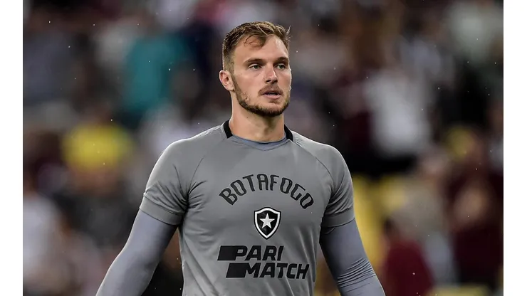 Foto: (Thiago Ribeiro/AGIF) - Lucas Perri, ex-São Paulo, está em alta no Botafogo