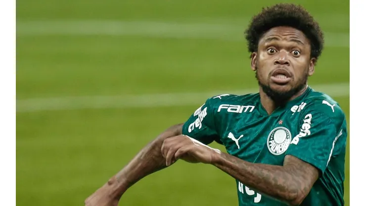 Foto: Marcello Zambrana/AGIF - Luiz Adriano atuou pelo Palmeiras