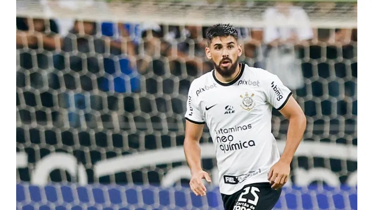 Foto: Marcello Zambrana/AGIF - Bruno Méndez vem se tornando titular do Corinthians de Lázaro.