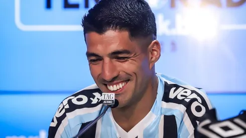 Luís Suárez em coletiva no Grêmio - Foto: Fernando Alves/AGIF